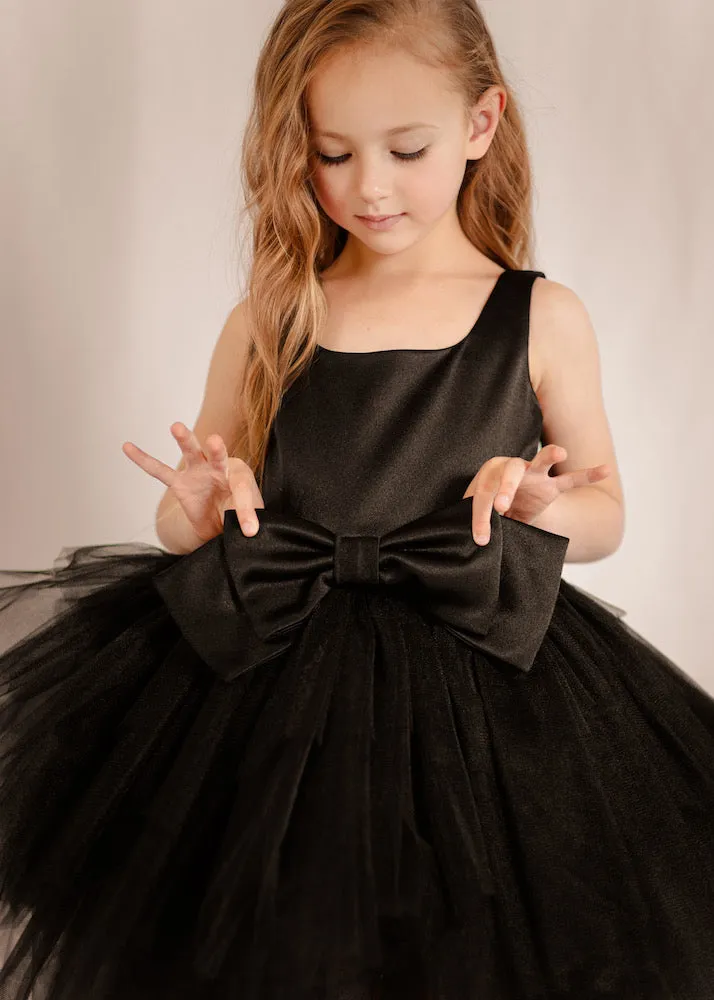 Alice in black