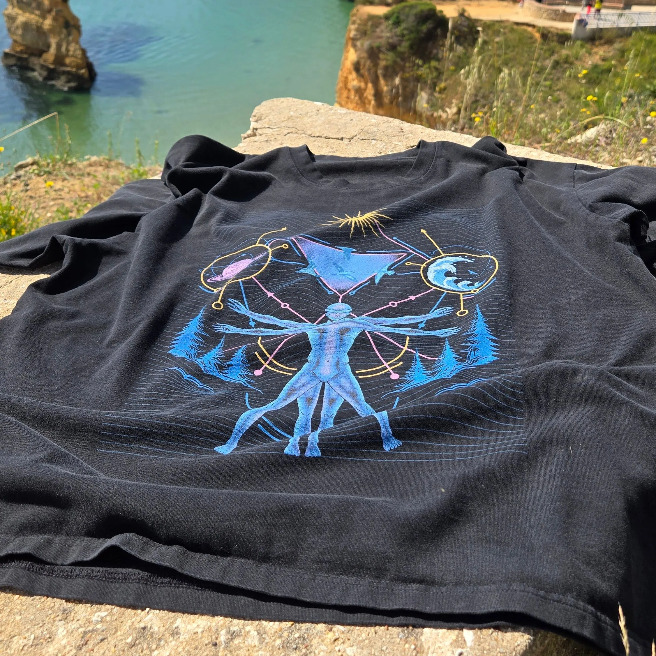Interconnected - Fluffy Vintage Heavyweight T-Shirt