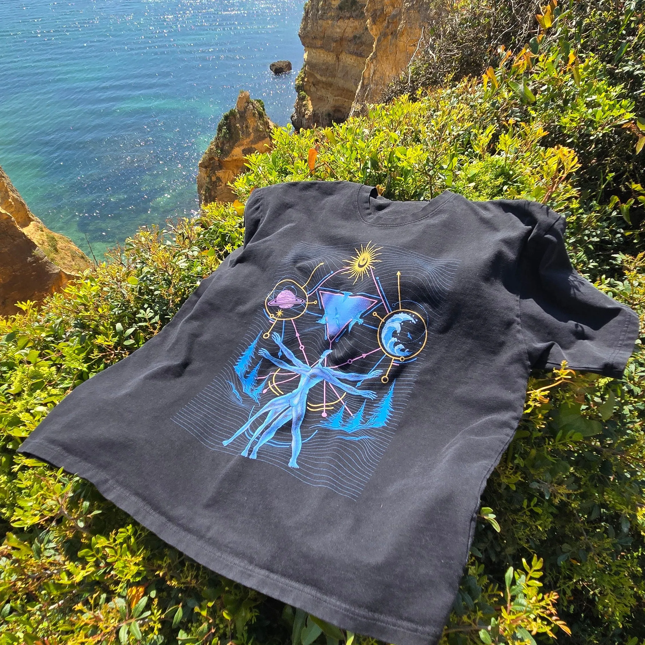 Interconnected - Fluffy Vintage Heavyweight T-Shirt