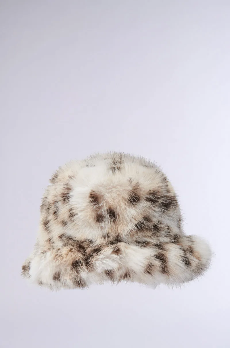 LEO BABE FAUX FUR BUCKET HAT