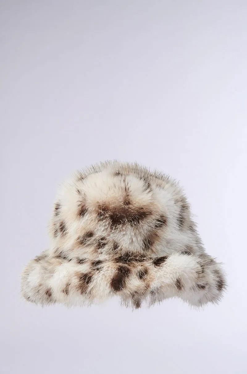LEO BABE FAUX FUR BUCKET HAT