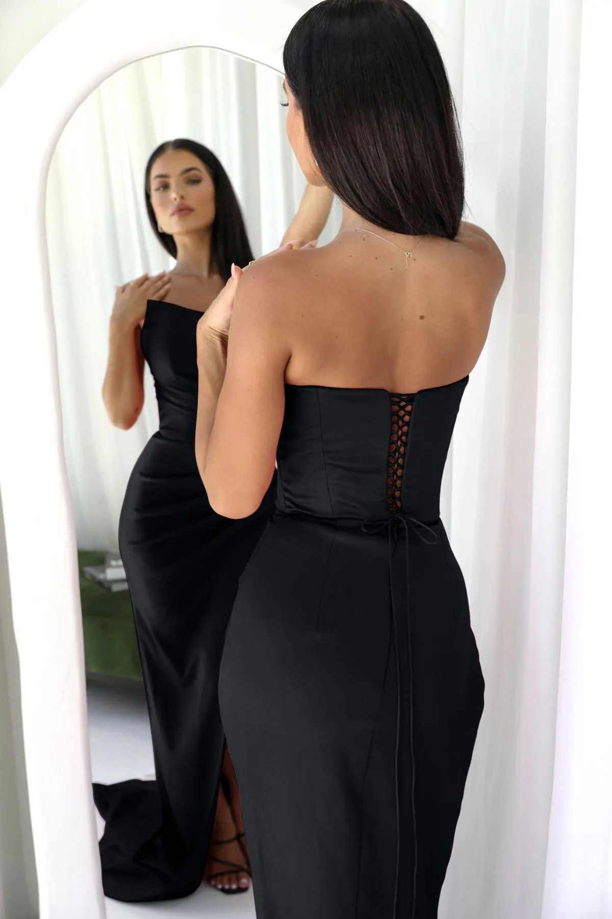 LIA STUBLLA - Eviana Gown (Black)