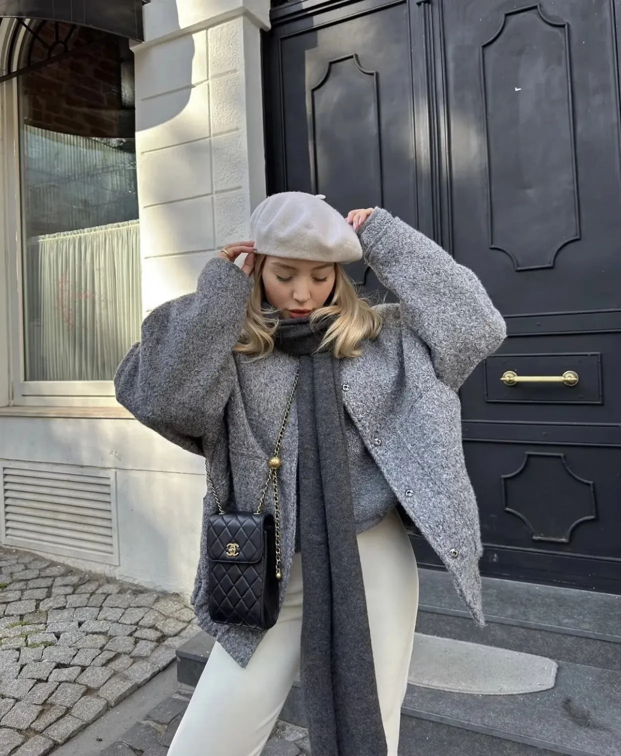 Long-sleeved tops for women: Hidden buttons, round neckline - Trendy fashion for any season