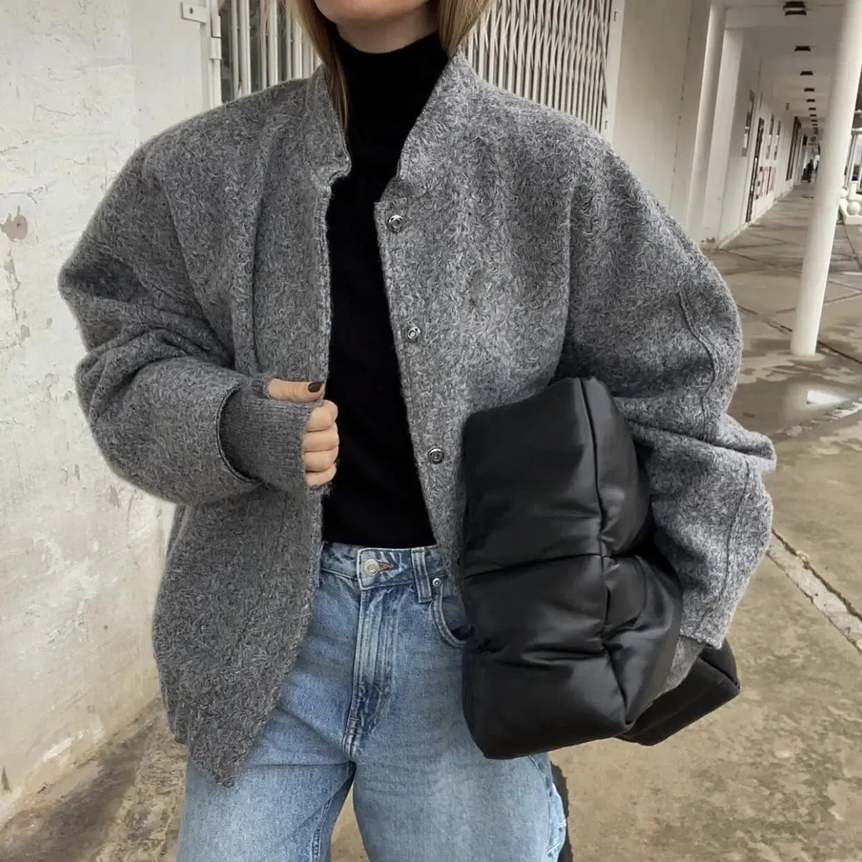 Long-sleeved tops for women: Hidden buttons, round neckline - Trendy fashion for any season