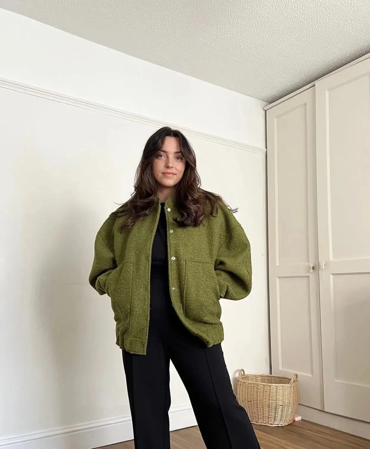 Long-sleeved tops for women: Hidden buttons, round neckline - Trendy fashion for any season