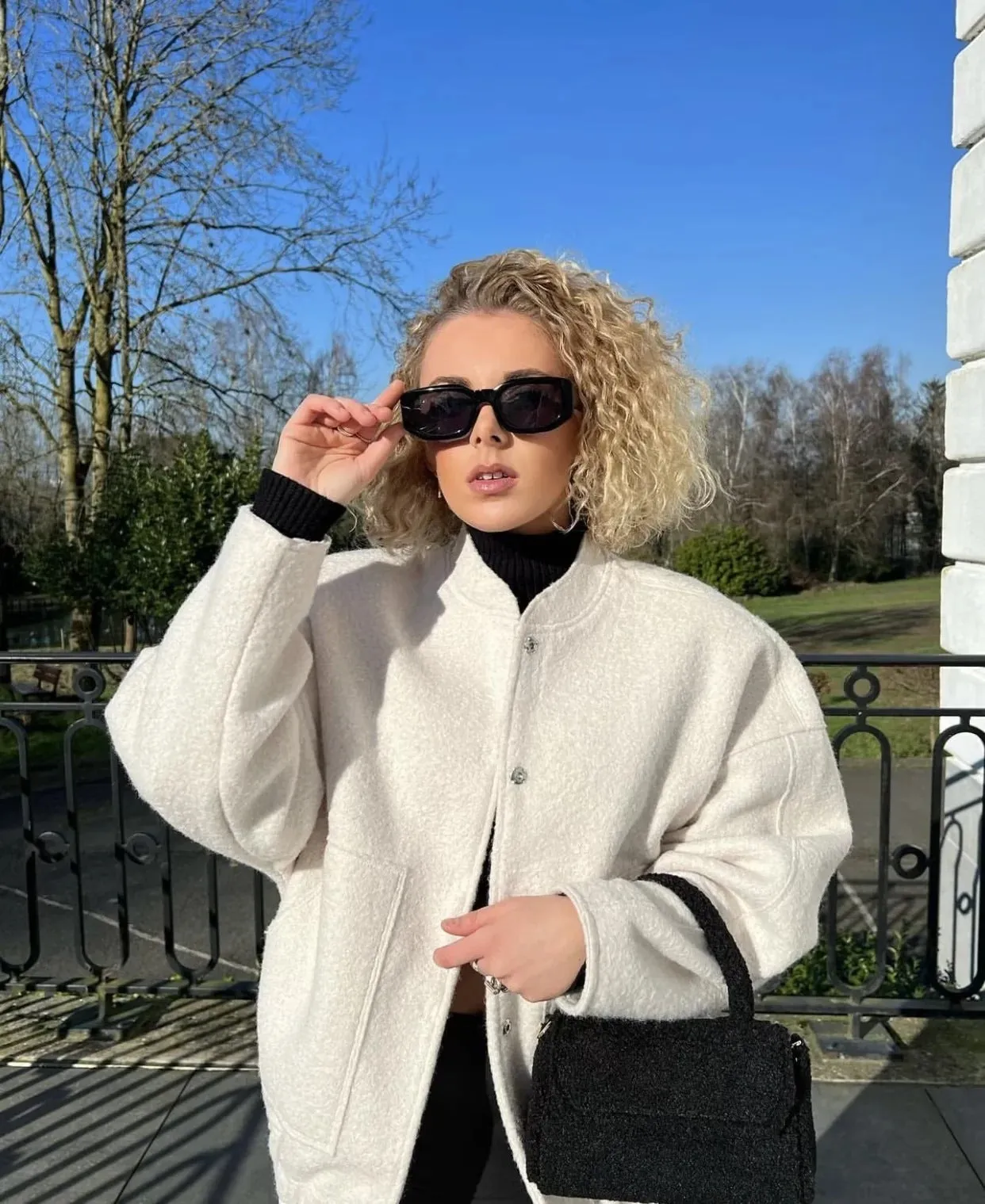 Long-sleeved tops for women: Hidden buttons, round neckline - Trendy fashion for any season
