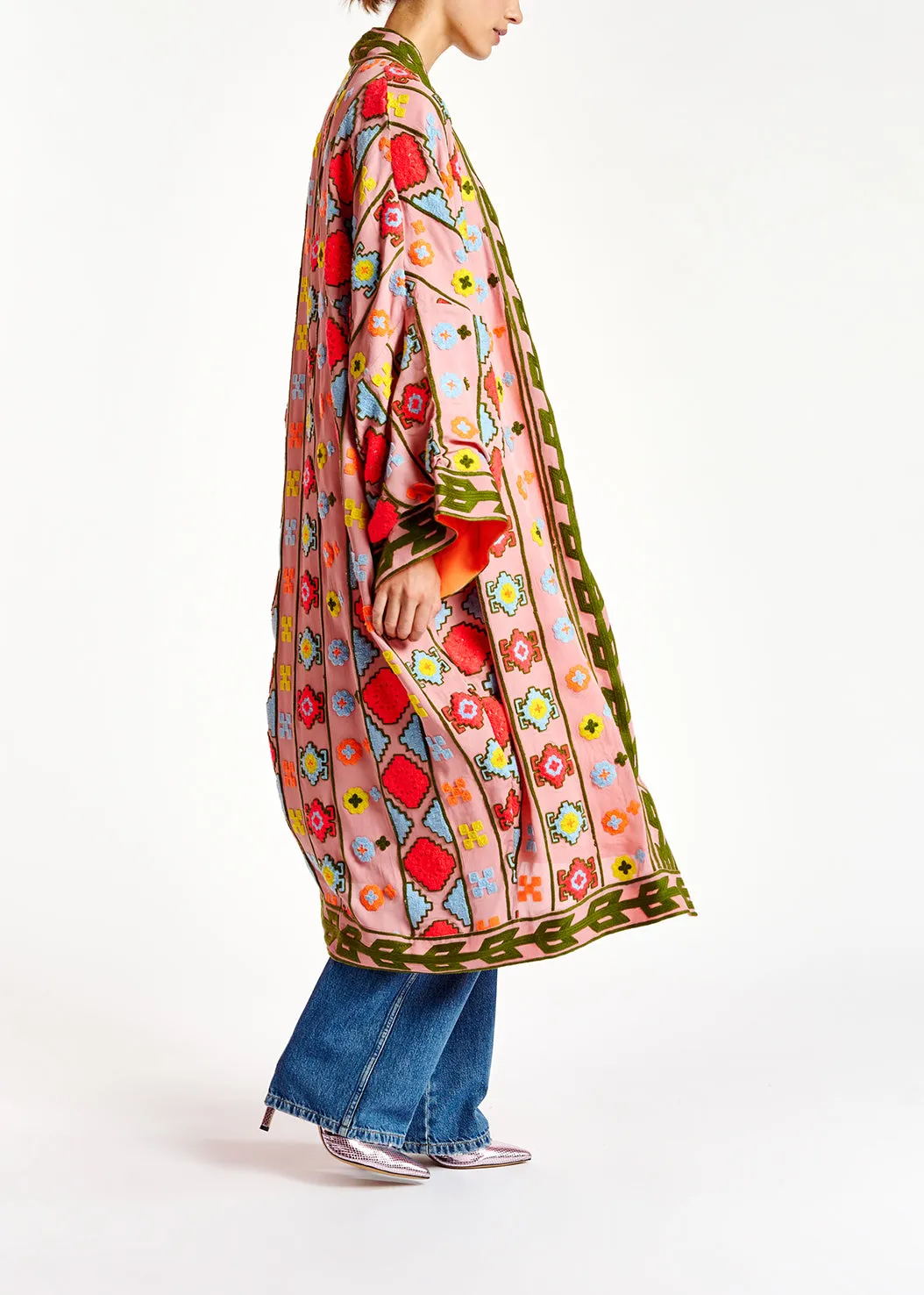 Pink kimono with colorful embroideries