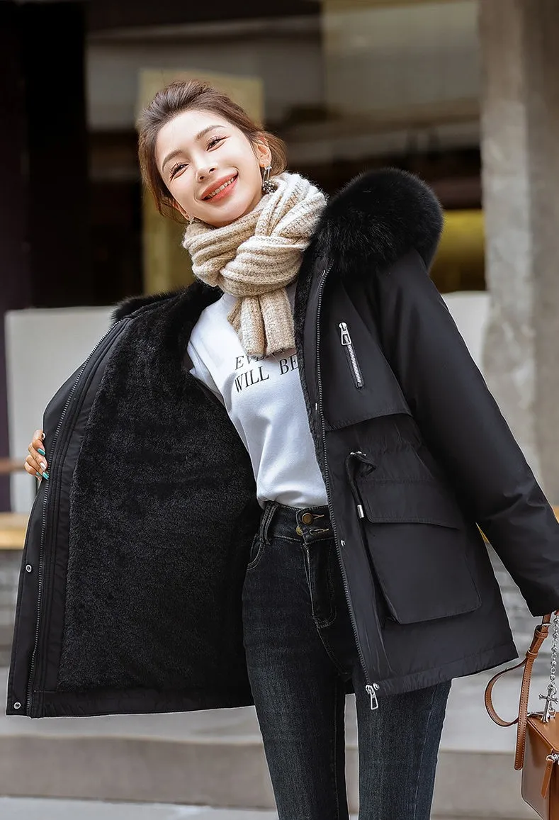 Stylish Water-resistant Parka with Zip-up Design and Fleece-lining