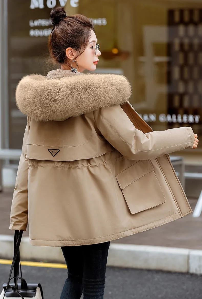 Stylish Water-resistant Parka with Zip-up Design and Fleece-lining