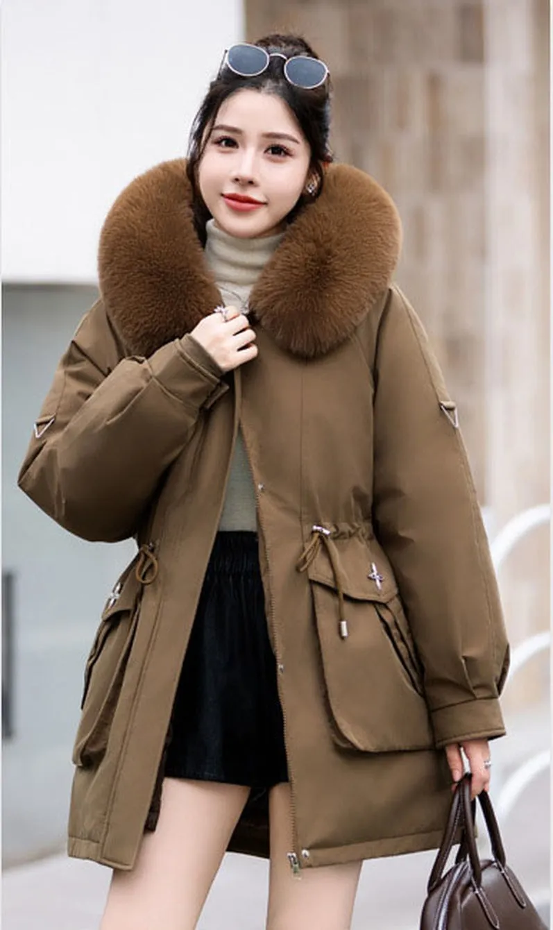 Thickened Hip-length Parka with Windproof Features and a Stain-resistant Finish